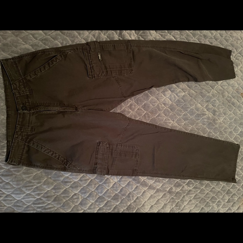 Wrangler 32x34 worn but in good condition. Steel color